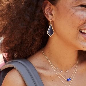 Kendra Scott Jewelry - Alex Gold Drop Earrings In White Mother-Of-Pearl Kendra Scott Jewelry - Alex Gold Drop Earrings In White Mother-Of-Pearl